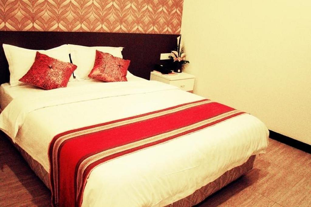 Adel Hotel Putatan Quarto foto