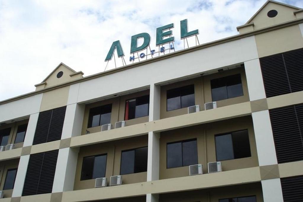Adel Hotel Putatan Exterior foto