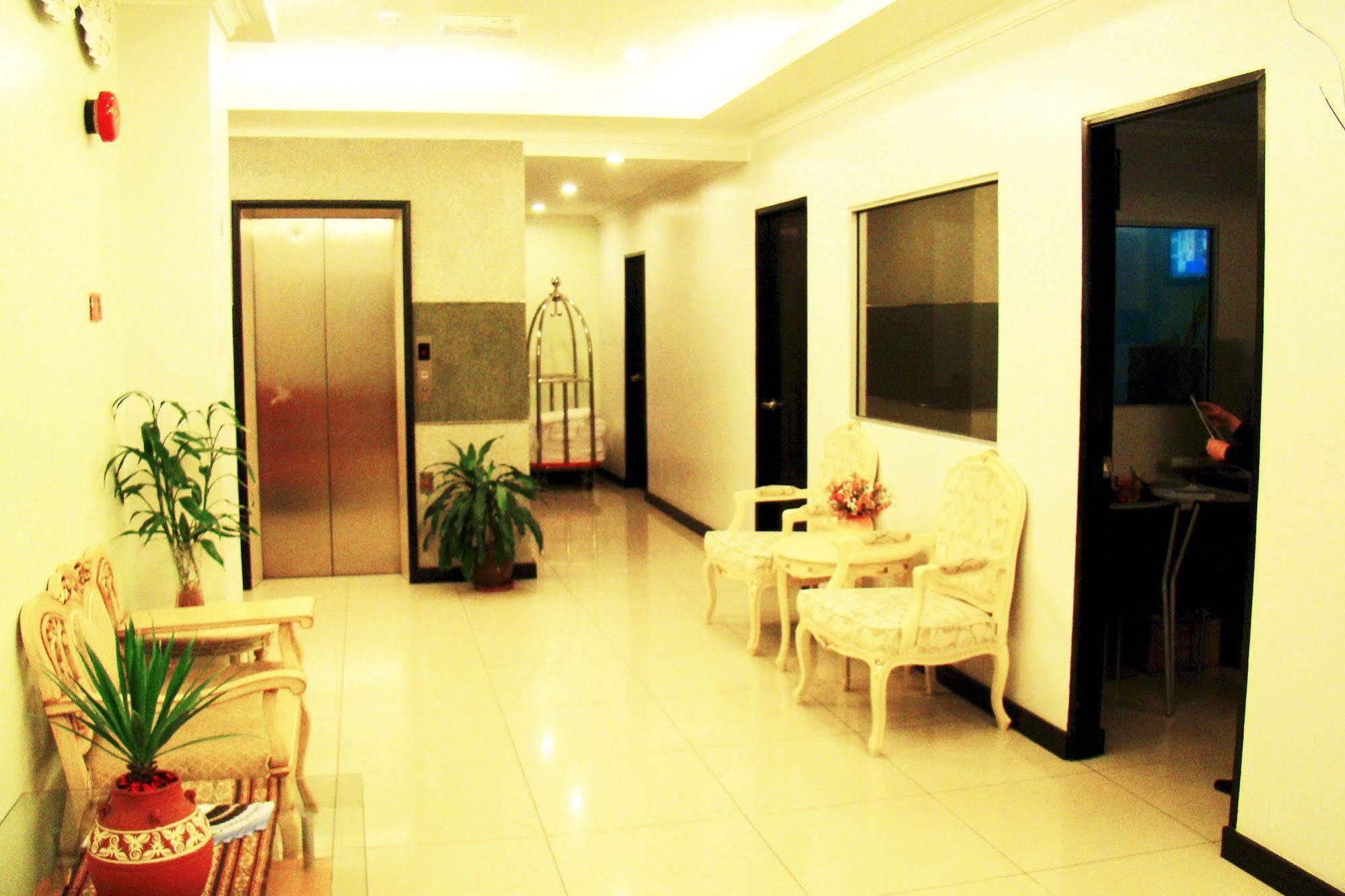 Adel Hotel Putatan Exterior foto